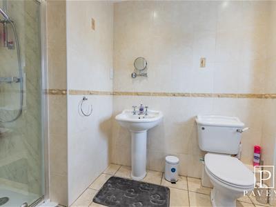 EN-SUITE TO MASTER BEDROOM